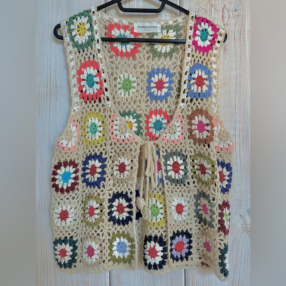 Pinkyotto Granny Square Crochet Tie Front Top